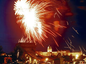 Donau-Schiffsreise Silvesterkreuszahrt nach Budapest und WienParis - Normandie - Paris