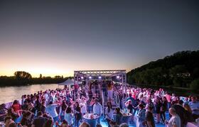 Party-Kreuzfahrt auf dem Rhein nach Rotterdam