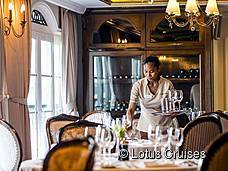 MS-Mekong-Navigator-Restaurant-Service