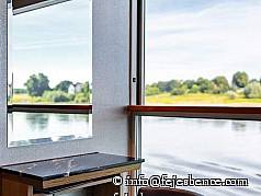 MS-Moment-Oberdeck-Suite-Privater-Balkon-10
